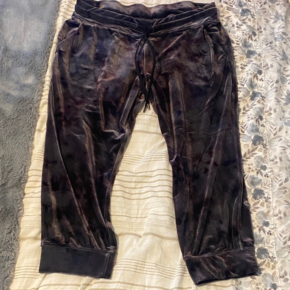 Lululemon Black Velvet Tie-Dye Joggers - Picture 2 of 8